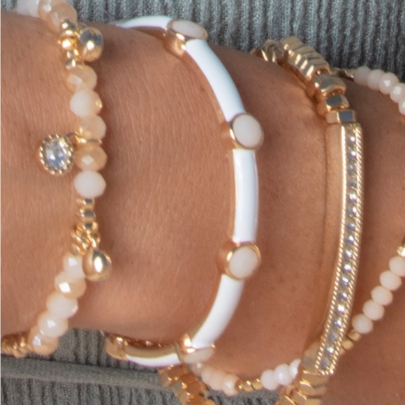 NWT MARSHMALLOW HAND PAINTED WHITE ENAMEL STRETCHY BRACELET WITH NUDE CRYSTAL - Picture 9 of 14